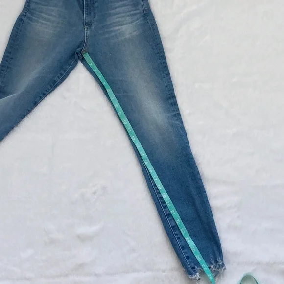 Light Wash Adrianna Goldschmied AG The Farrah Skinny High Rise Frayed Hem Jeans - Picture 3 of 6